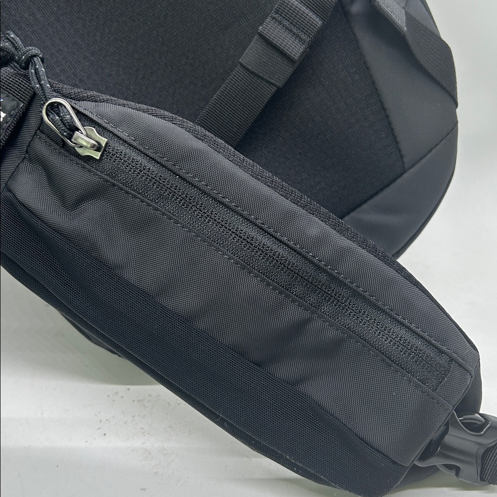 Patagonia NWT Versatile Black Atom Water Repellant Sling Bag 8L - Picture 9 of 9